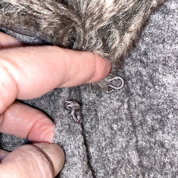 Chicos short kimono style sweater faux fur shawl collar + hook fastener 🩶 - Picture 7 of 8